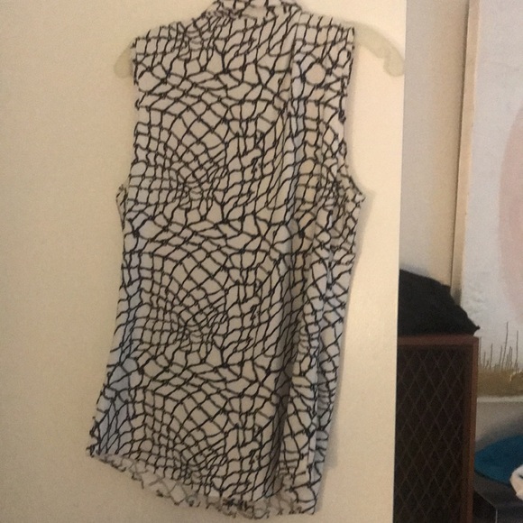 Summer blow Out $14!! Bcbg max azaria sleeveless button down blouse - Picture 6 of 8